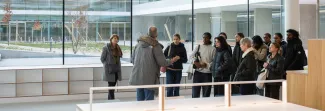 Etudiants visitant le centre La Chapelle